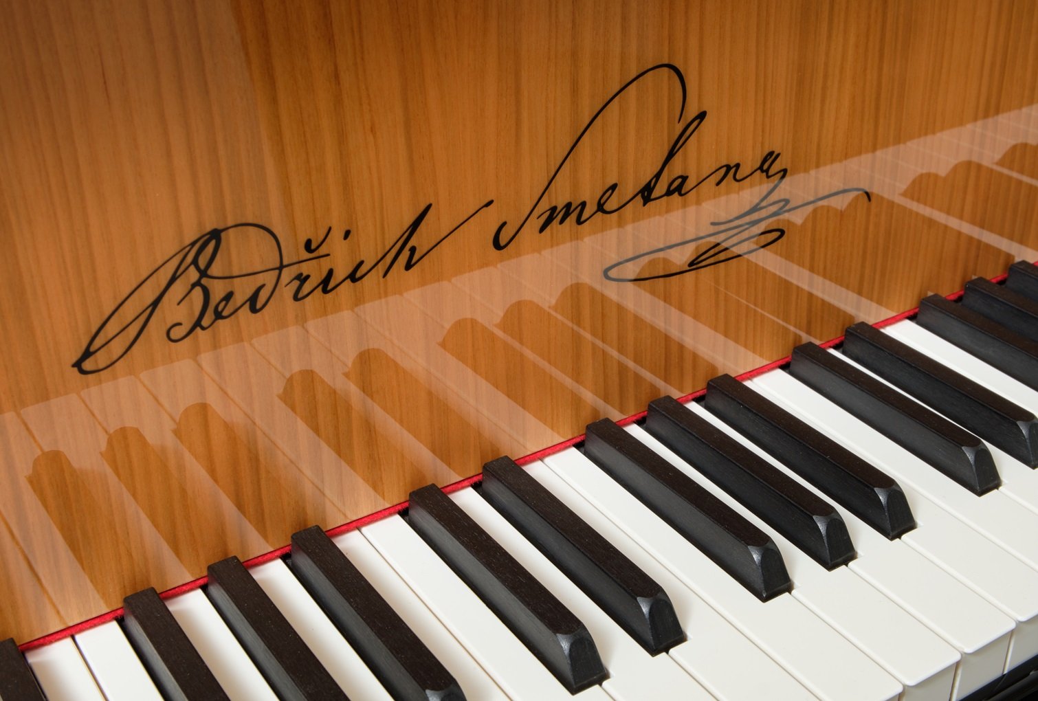 PETROF vyrobil unikátní klavír pro Smetanův rodný byt